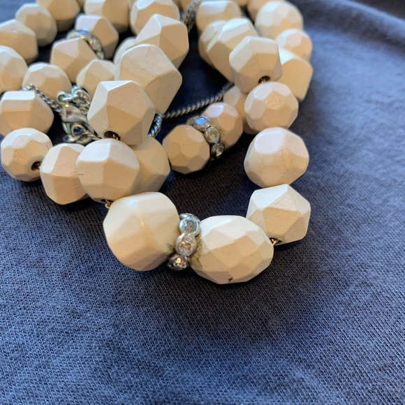 JCREW necklace, a modern substitute for pearls - Picture 5 of 7